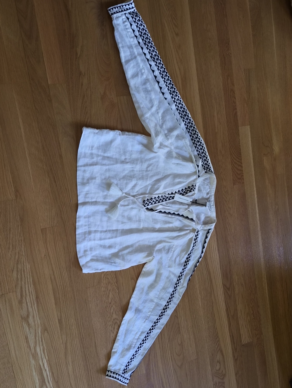 Brand New Banana Republic White Peasant Tunic with Black Embroidered Trim